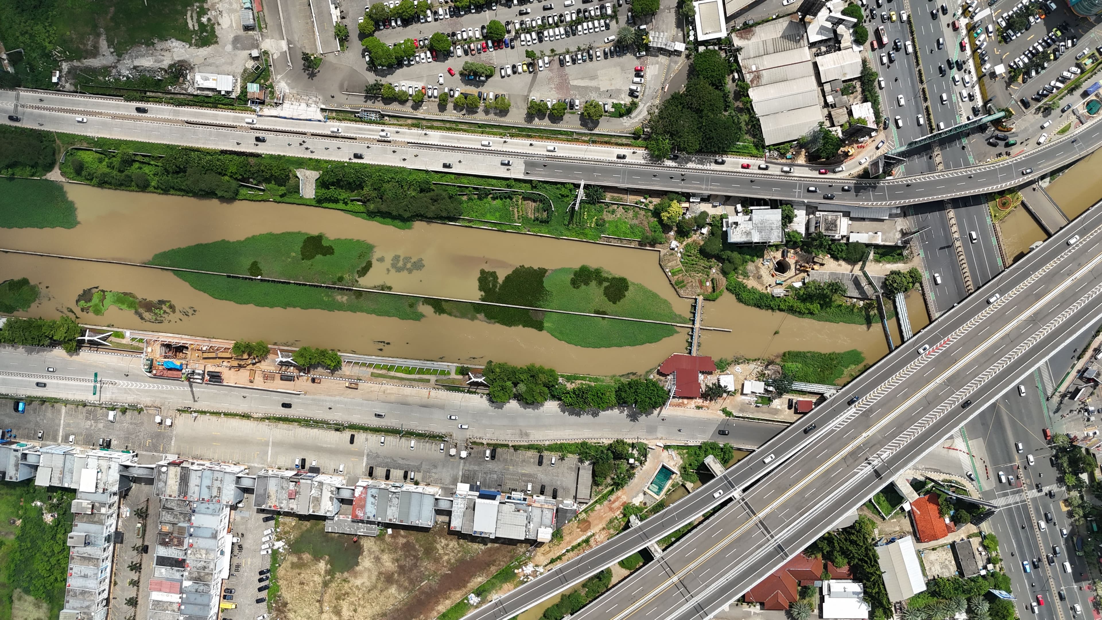 Melintasi Jalan Tol/Rel Kereta Api